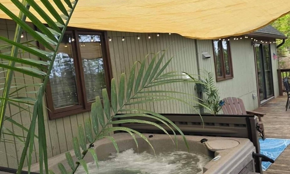 Lake Harmony Estates Ski Chalet | Beautiful Mountain View Chalet in Lake Harmony/Poconos