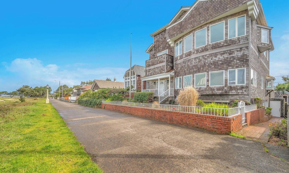 Seaside House | Beautiful multi-level oceanfront home, perfect retreat for friends or family.