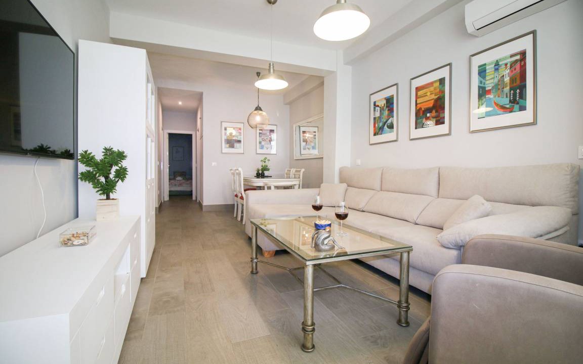 Los Remedios Apartment | Beautiful new apartment in Sevilla