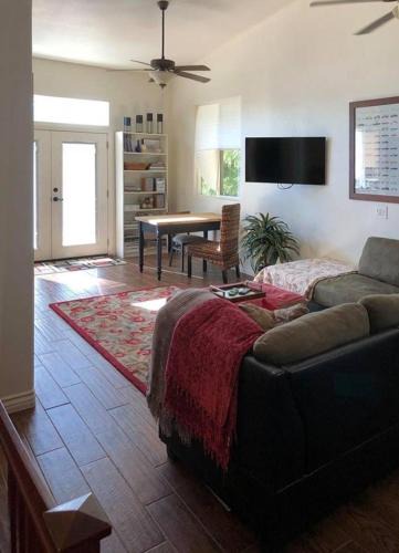 Fallbrook House | Beautiful new detached casita nestled in scenic southern CA foothills!
