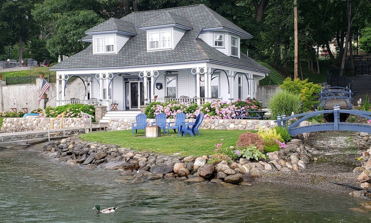 Town of Jerusalem House | Beautiful Nostalgic Keuka Waterfront Home