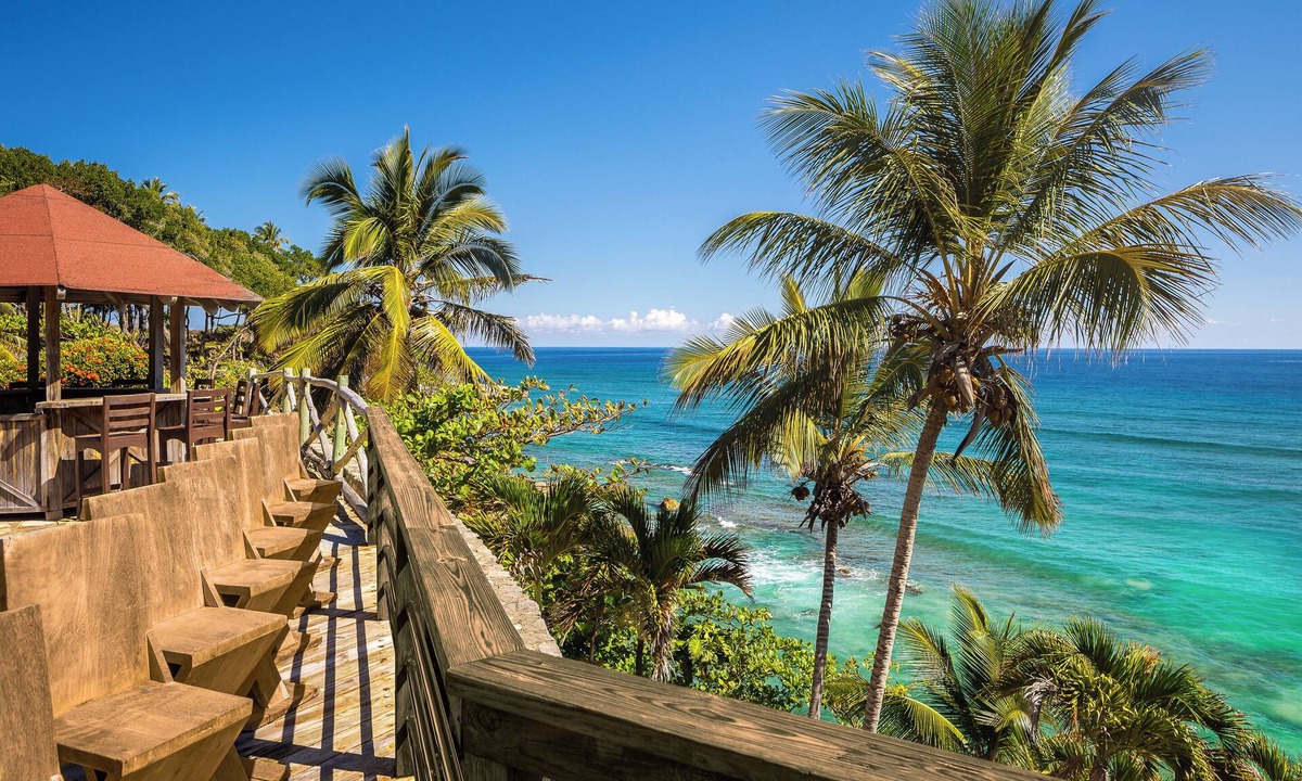 El Breton Villa | Beautiful Oceanfront Villa that sleeps up to 20 guests!