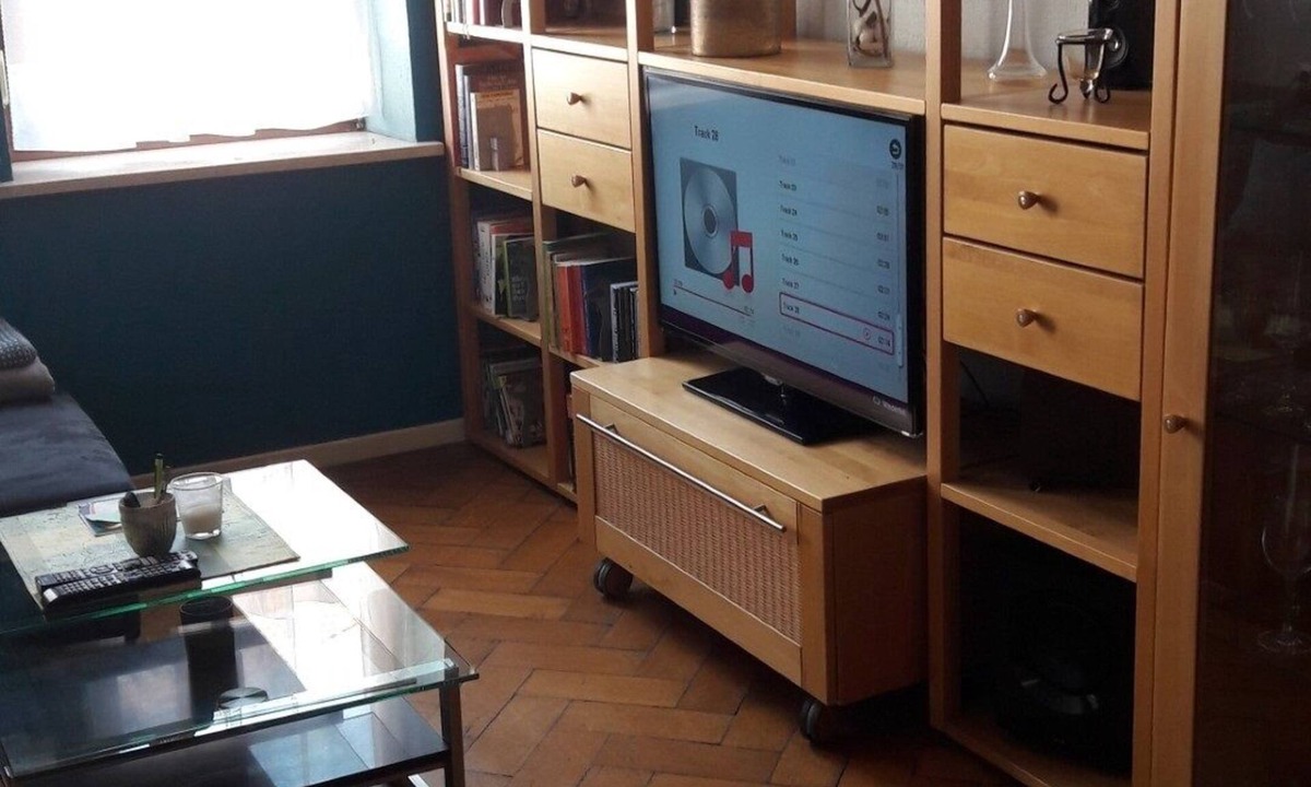 Westend Apartment | Beautiful old building apartment centrally located near the city center with many shopping opportunities