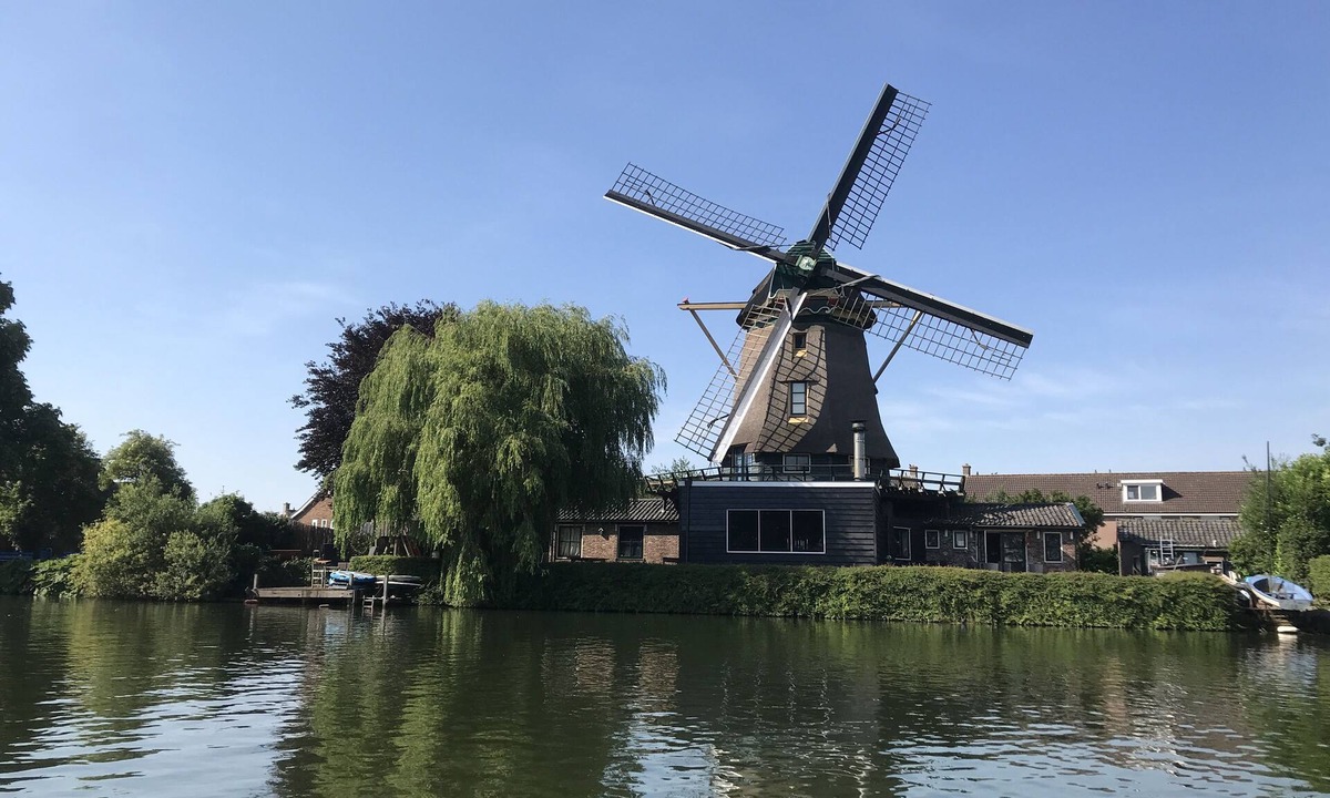 Weesp House | Beautiful original windmill along the riverside