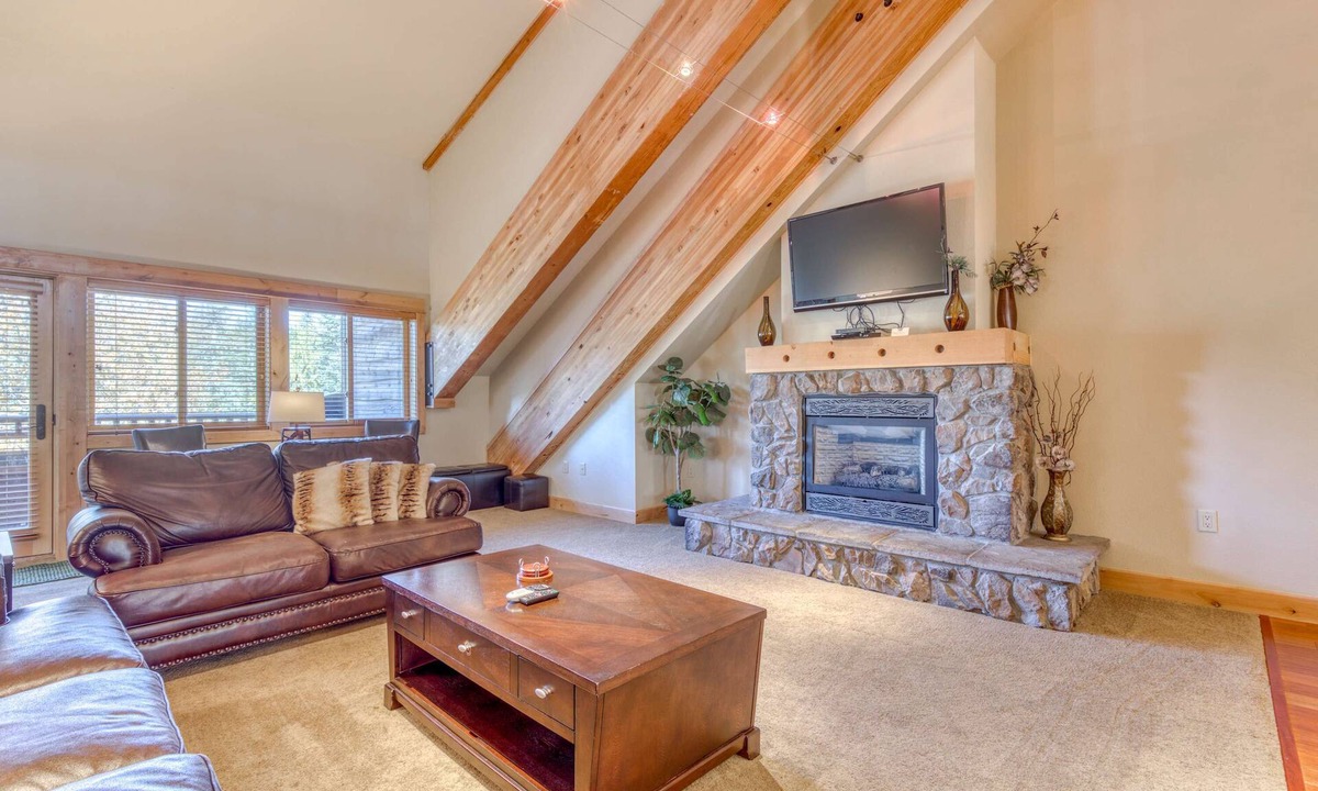 Government Camp House | Beautiful penthouse condo w/shared pool & hot tub - amazing views & free WiFi