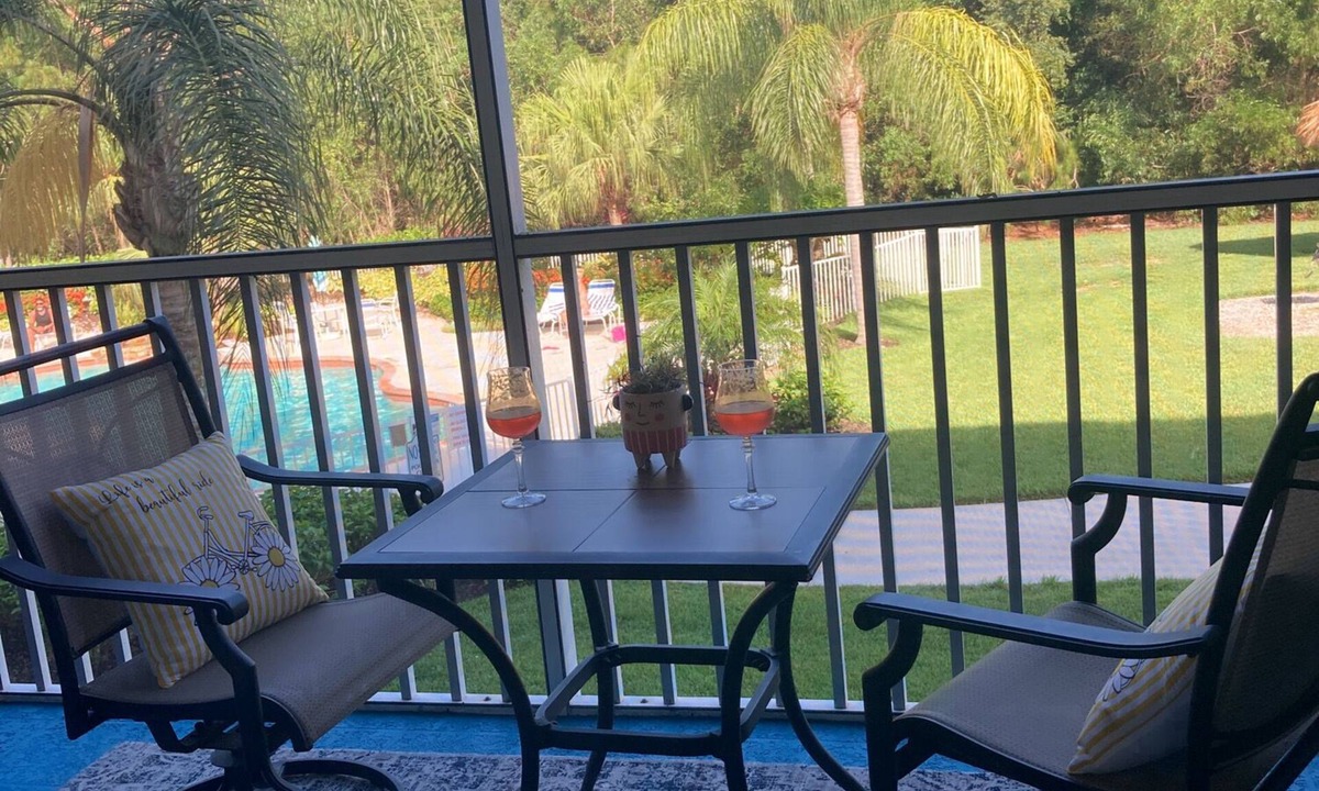 Ole Condo | Beautiful Pool View Condo