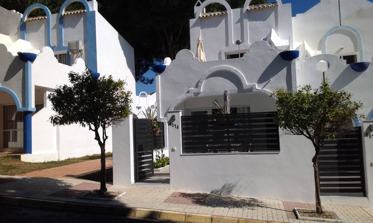 Urbanizacion Hacienda las Chapas House | Beautiful Poolside Corner Villa Private Garden Walk to Beaches