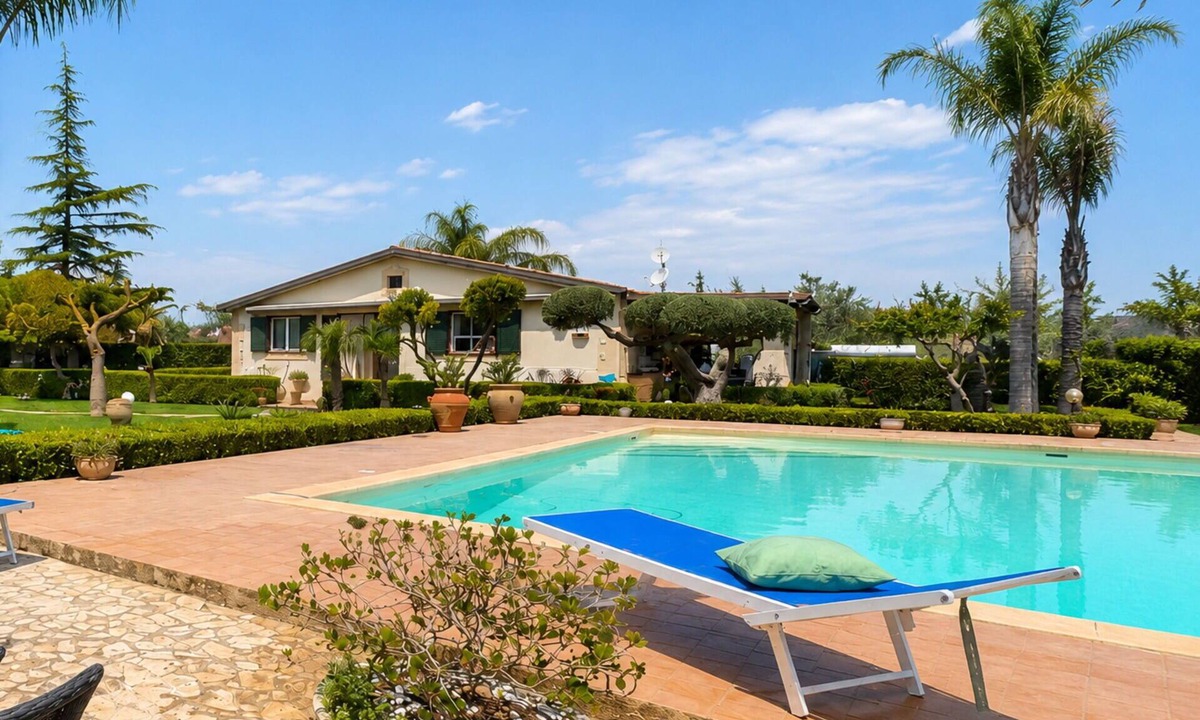 Chiaramonte Gulfi Villa | Beautiful private villa for 6 guests with A/C, WIFI, private pool, TV, patio and panoramic view