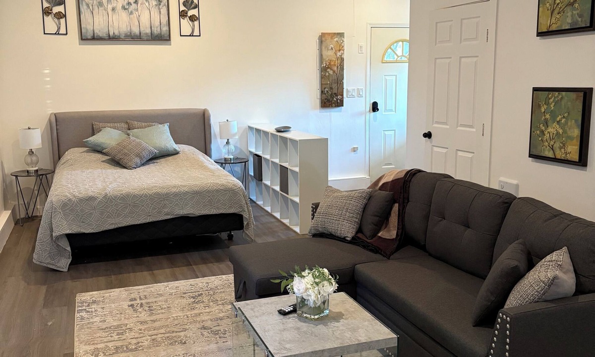 North Cowichan House | Beautiful private coach house near the ocean