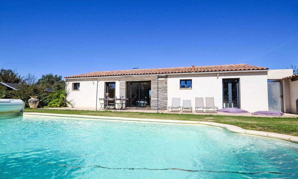 Pernes-les-Fontaines House | Beautiful private villa for 6 people with WIFI, A/C, private pool, TV and terrace