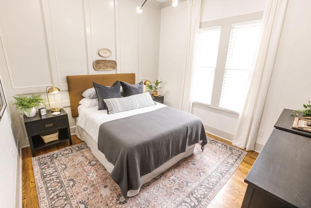 Downtown House | Beautiful Private Home Downtown - 1BR 1Bath