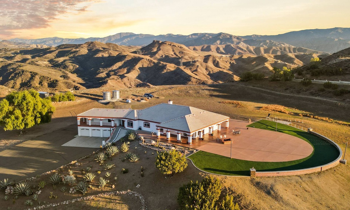 Santa Clarita House | Beautiful private mountain estate on 10 acres