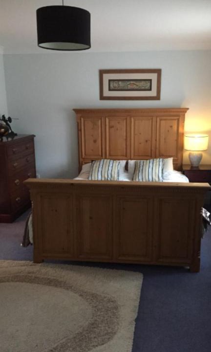Peterborough House | Beautiful private room with Kingsize bed and large private en-suite