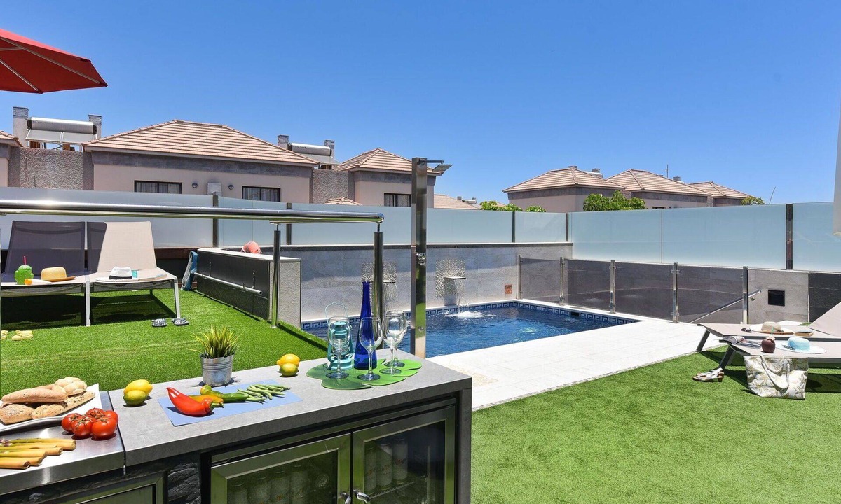 Costa Meloneras House | Beautiful private villa for 8 people with A/C, WIFI, private pool, TV and pets allowed
