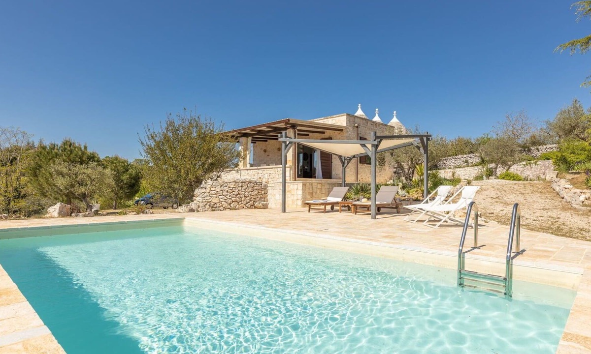 Putignano Villa | Beautiful private villa for 6 guests with private pool, WIFI, TV, patio and parking