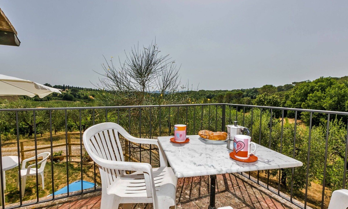 Scandicci Villa | Beautiful private villa for 4 people with WIFI, TV, patio, pets allowed and panoramic view