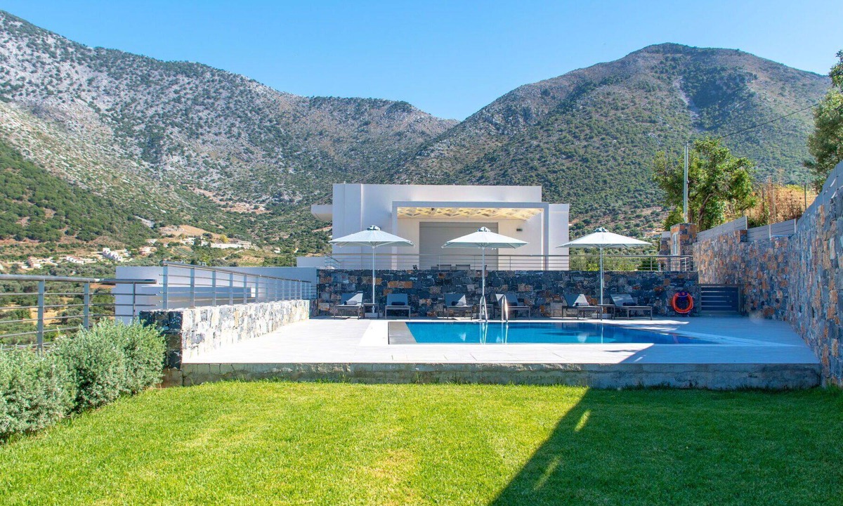Vlichada Villa | Beautiful private villa for 6 people with WIFI, private pool, A/C, TV, terrace and parking