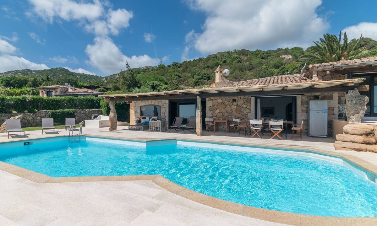 Porto Cervo Villa | Beautiful private villa for 9 people with A/C, WIFI, private pool, TV and patio