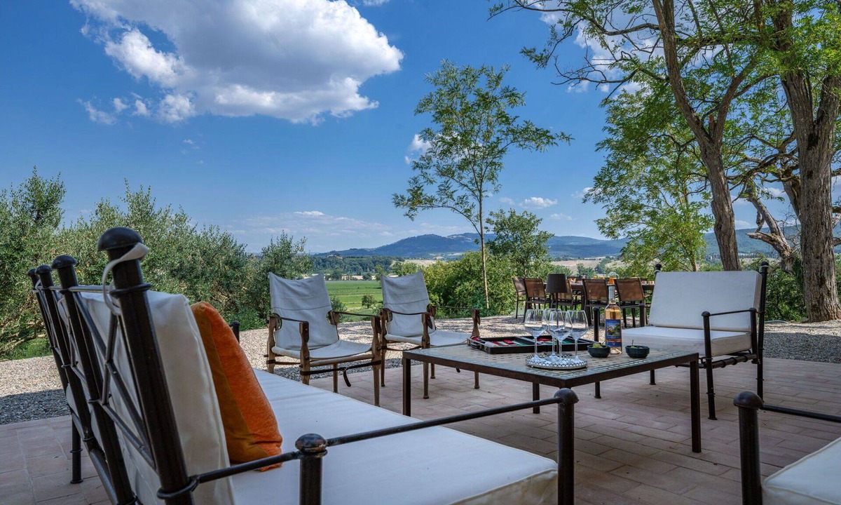 Buonconvento Villa | Beautiful private villa with private pool, WIFI, A/C, TV, patio, panoramic view, close to Montalcino