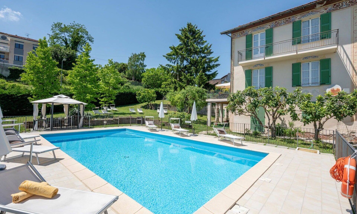 La Morra Villa | Beautiful private villa for 8 guests with WIFI, private pool, TV and patio
