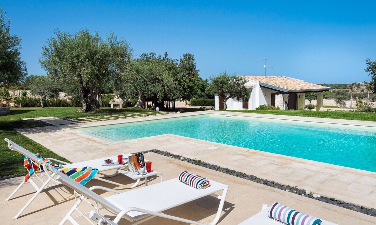 Rosolini Villa | Beautiful private villa for 10 people with private pool, WIFI, A/C, TV and patio