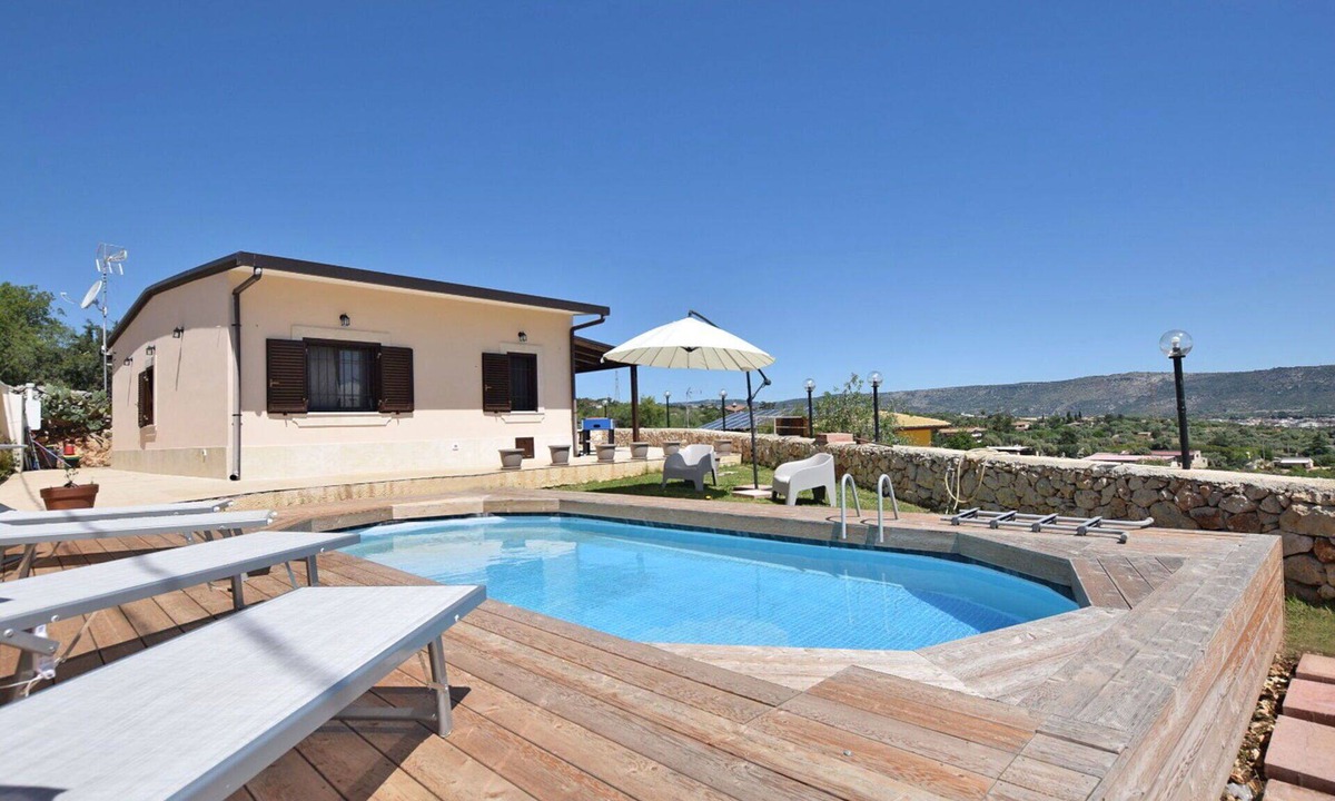 Floridia Villa | Beautiful private villa for 5 people with private pool, A/C, WIFI, TV, terrace and panoramic view