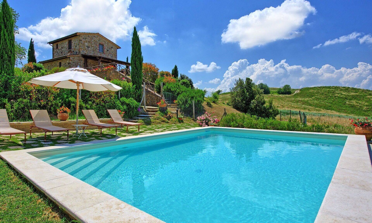 Trequanda Villa | Beautiful private villa with WIFI, private pool, TV, veranda, panoramic view, close to Montepulciano
