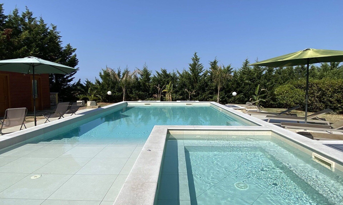 Cecina House | Beautiful private villa with WIFI, hot tub, private pool, A/C, TV, patio and pets allowed