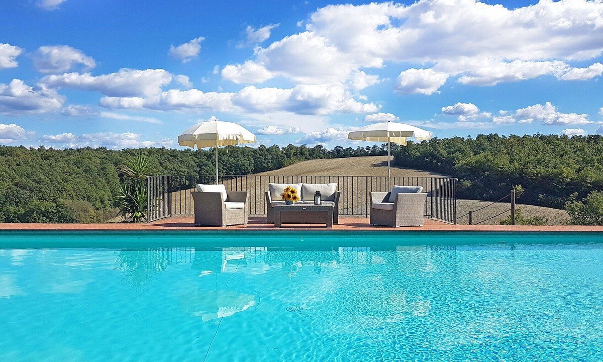 Cetona Villa | Beautiful private villa for 20 guests with A/C, private pool, WIFI, TV, veranda and panoramic view