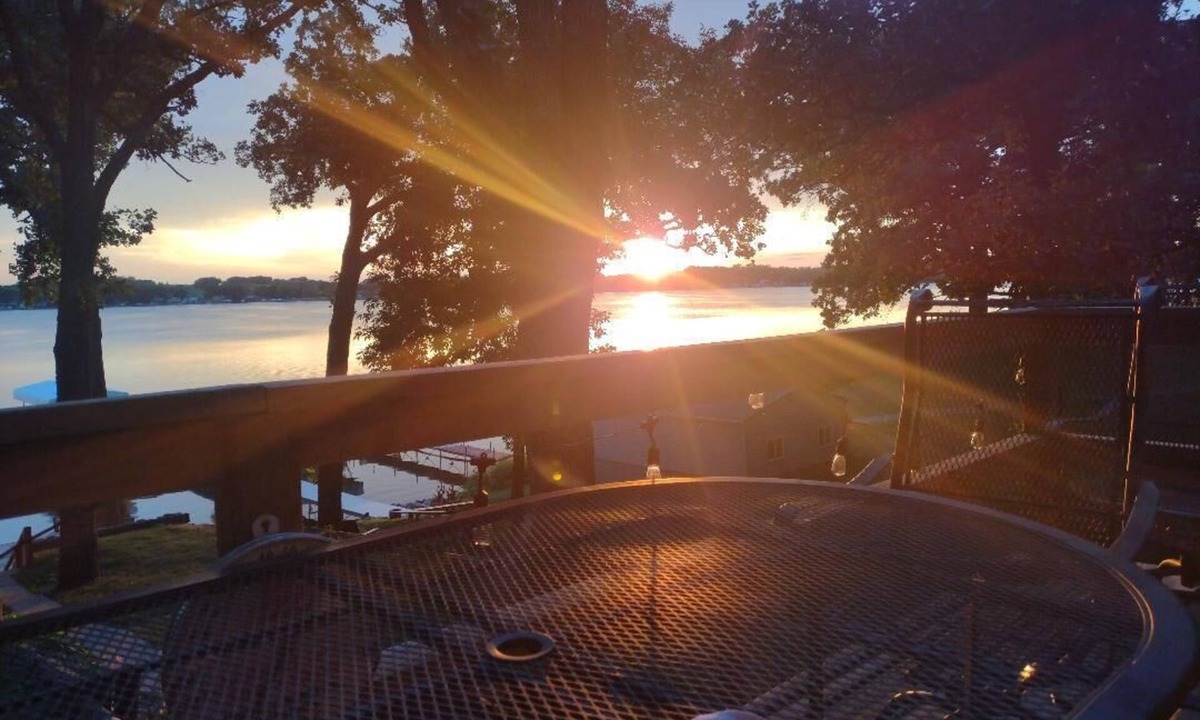 Orleans House | Beautiful, quiet and fully renovated lakehouse on East Okoboji Lake.