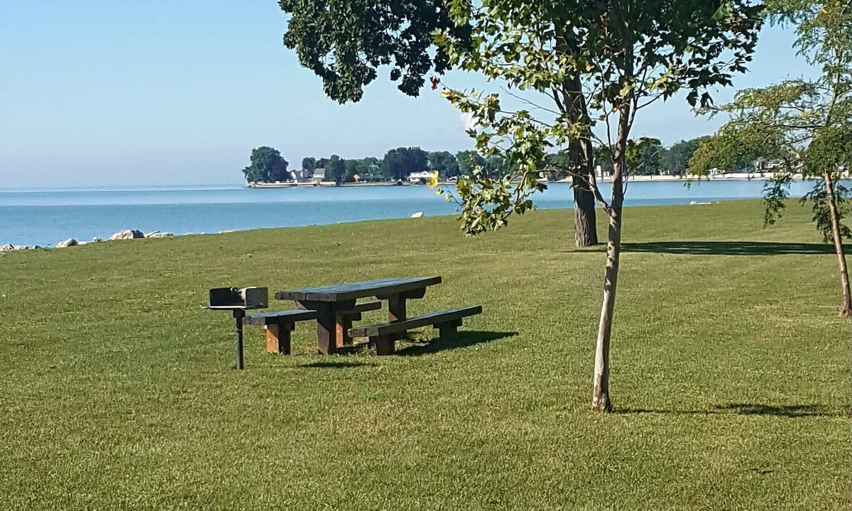 Stony Point House | Beautiful, Relaxing Lake Erie access Community/Fishing, Boating, Bonfires