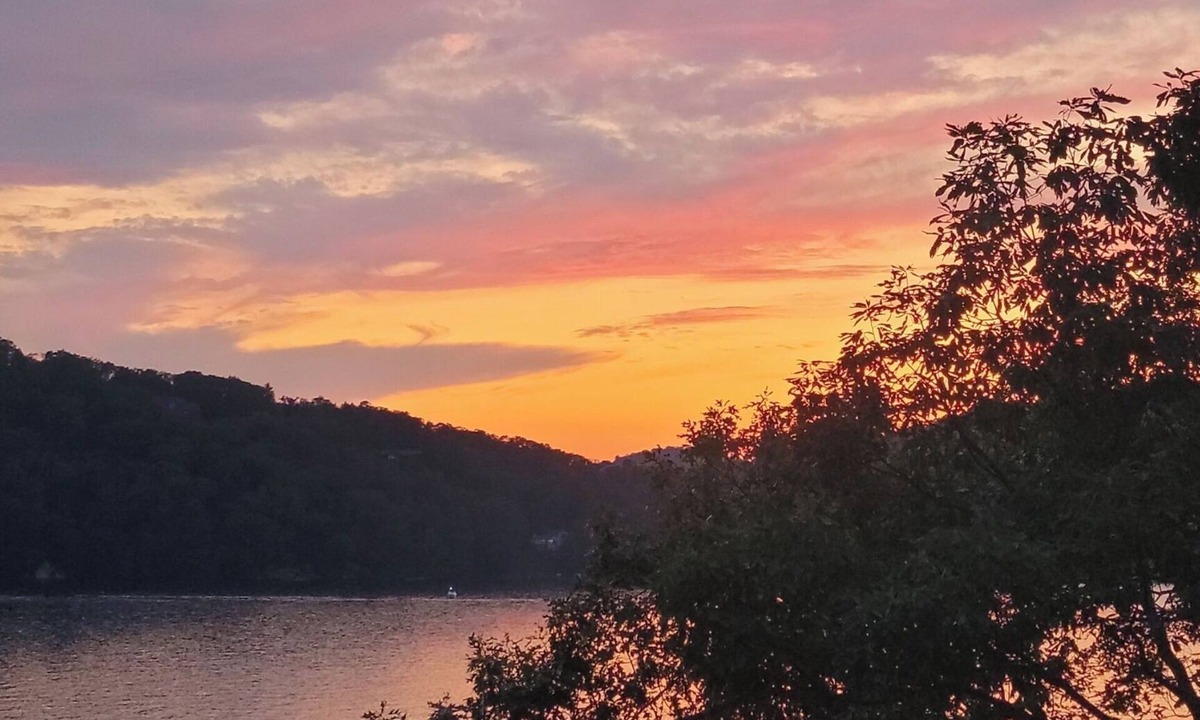 Danbury House | Beautiful Renovated Direct Waterfront Candlewood Lake Home~Views~Weekly Discount
