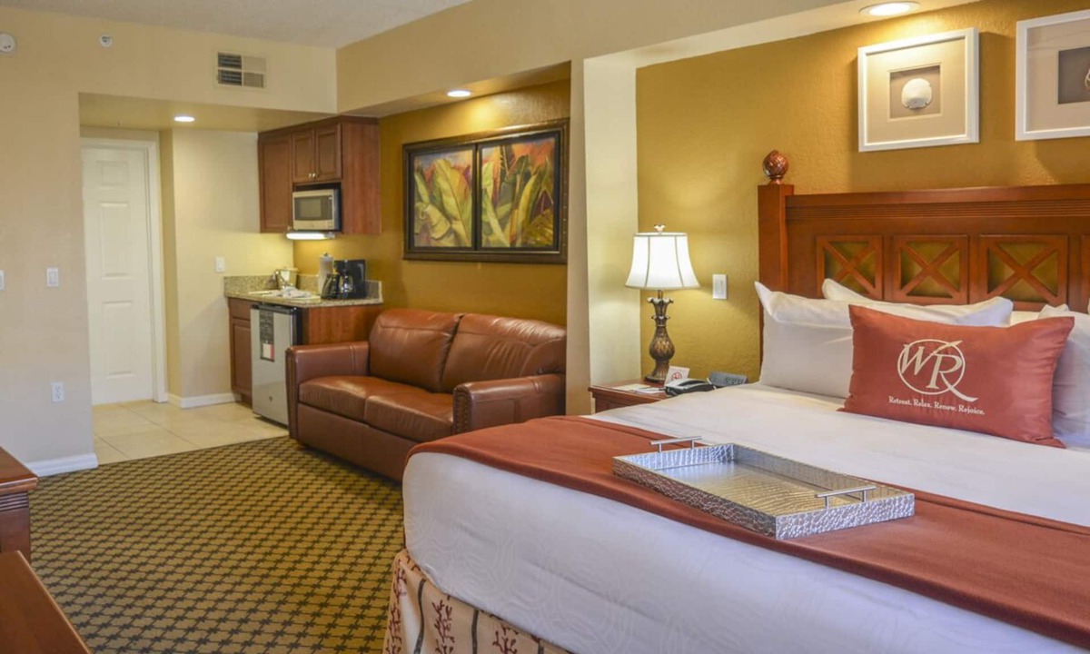 Florida Central Atlantic Coast Resort | BEAUTIFUL RESORT STUDIO WITH JACUZZI NEAR ALL ATTRACTIONS