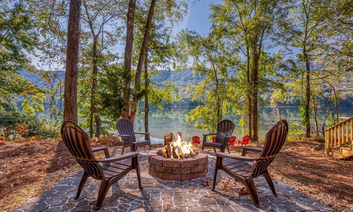 Whiteside Cabin | Beautiful river cabin in the heart of the Tennessee River Gorge.