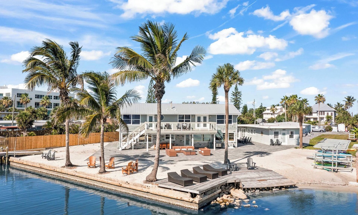 Orlando Beach House | Beautiful Riverfront Resort W/Steps from Private Beach Access & Perfect Setting for Events