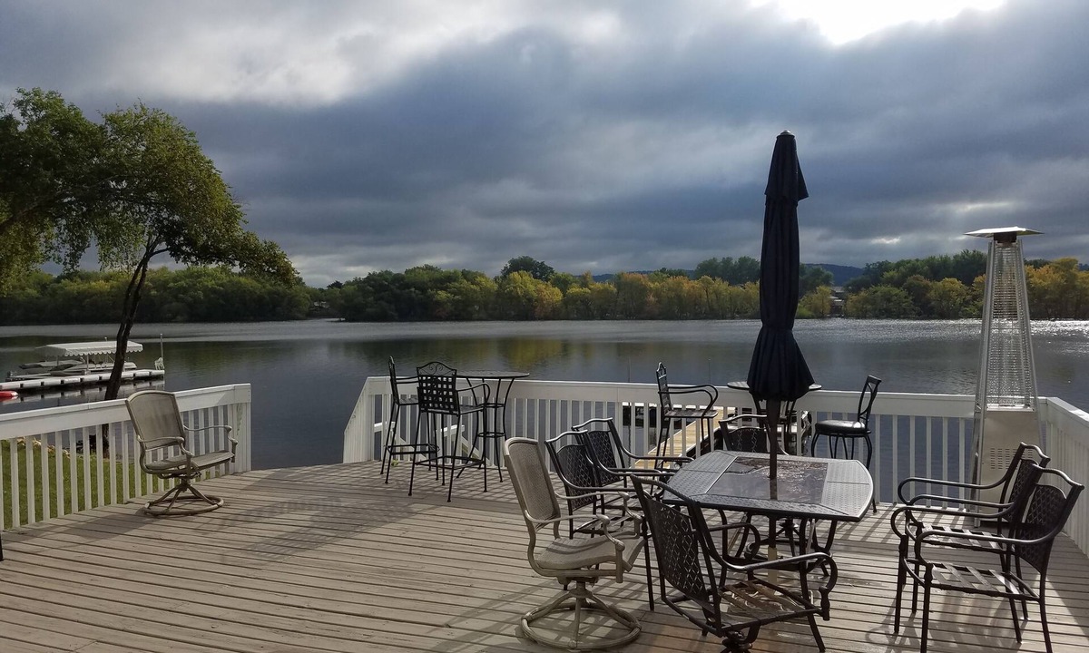 La Crosse House | Beautiful Riverside Beach House with private dock/beach frontage