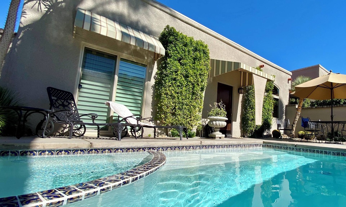 The Morrison Condo | Beautiful & Romantic Downtown Private Pool & Spa. Amazing Westerly facing views