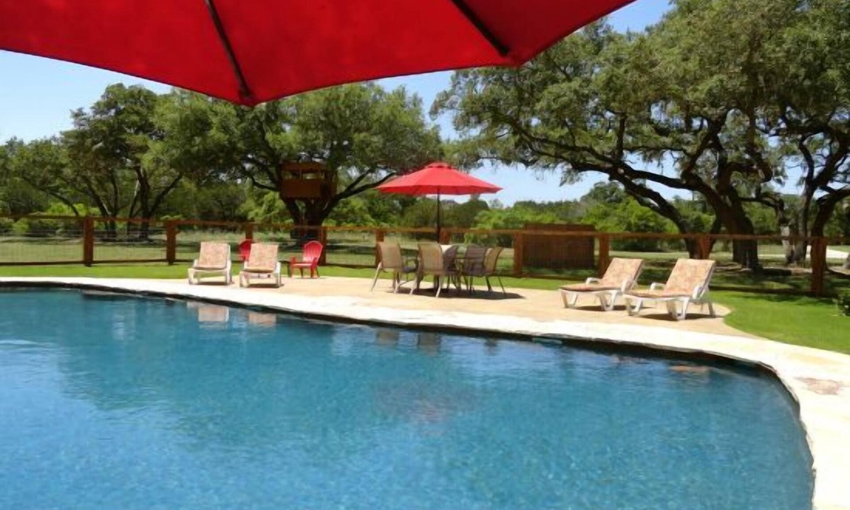 New Braunfels House | BEAUTIFUL SECLUDED OASIS MINUTES FROM HISTORIC GRUENE!