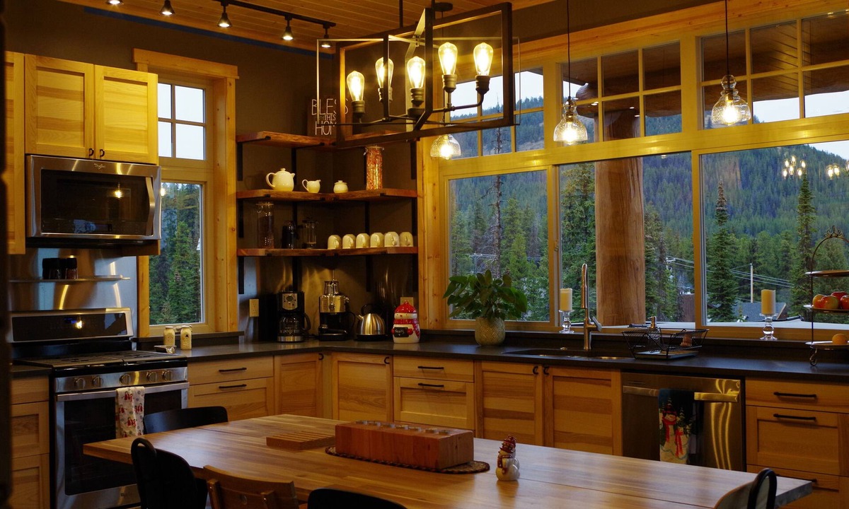 Apex Mountain Ski Chalet | Beautiful Ski-in/Ski-out Chalet on Grandfathers Trail with Sweeping View