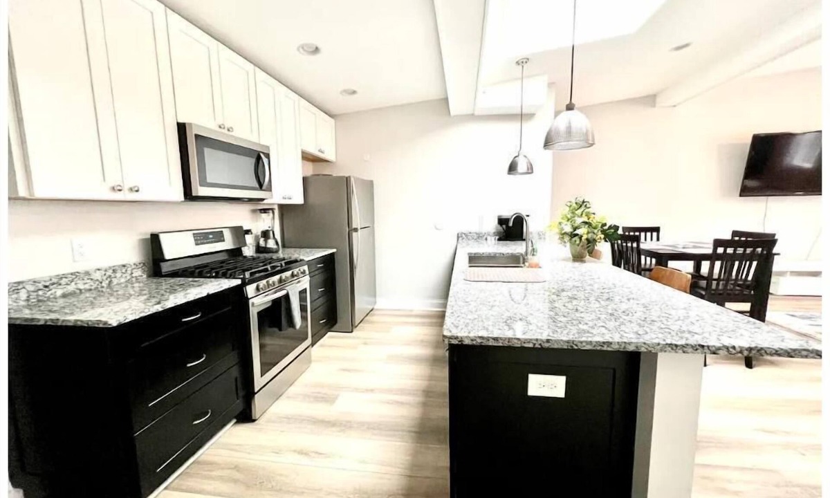 Downtown Baltimore Apartment | Beautiful skylight Inner Harbor Downtown Apartment