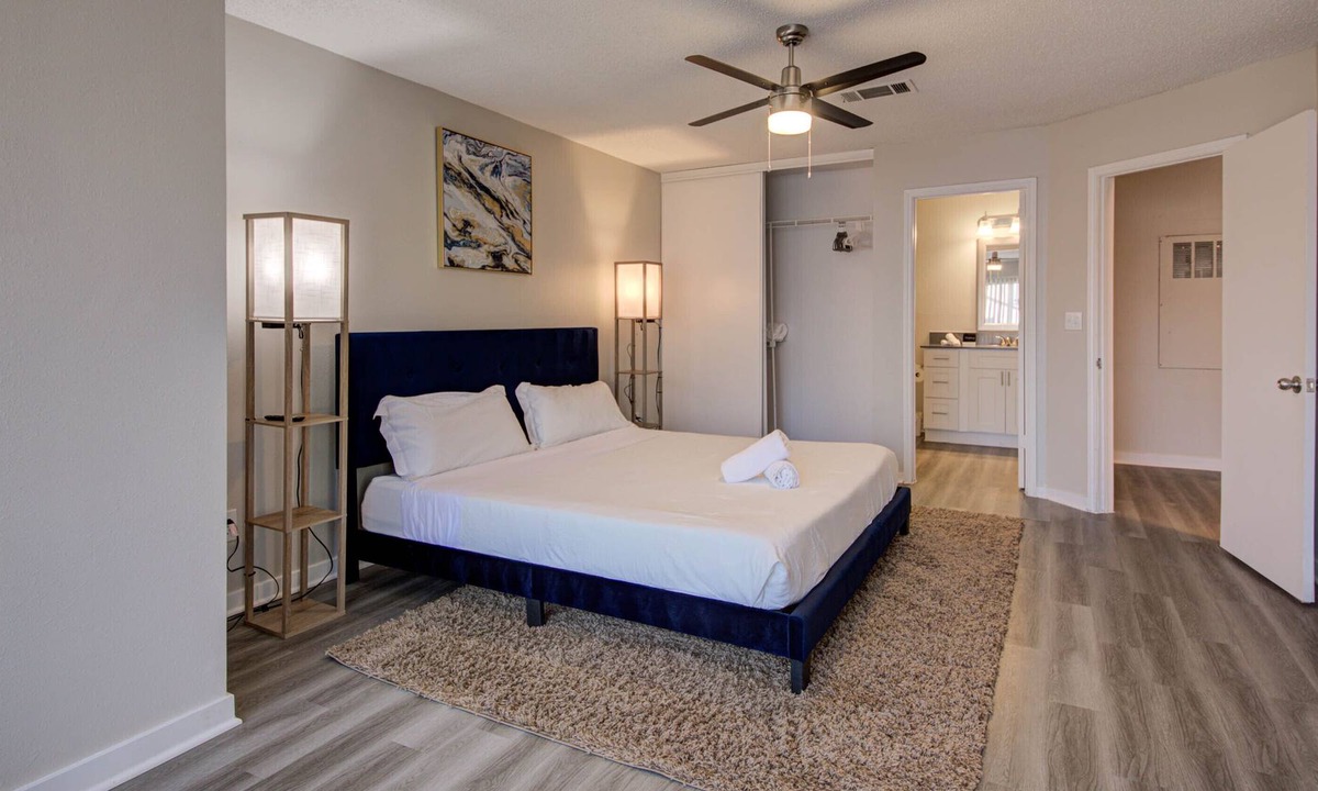 McNeil Apartment | Beautiful, Spacious 2B Comfy King Beds, Fast WiFi