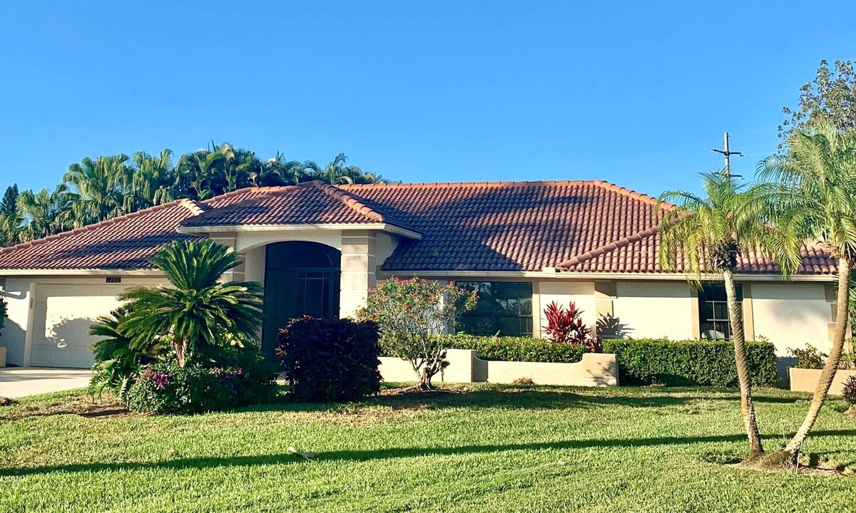 East Naples House | Beautiful & spacious 3 bed 3 bath home with private pool and Golf & Tennis Club