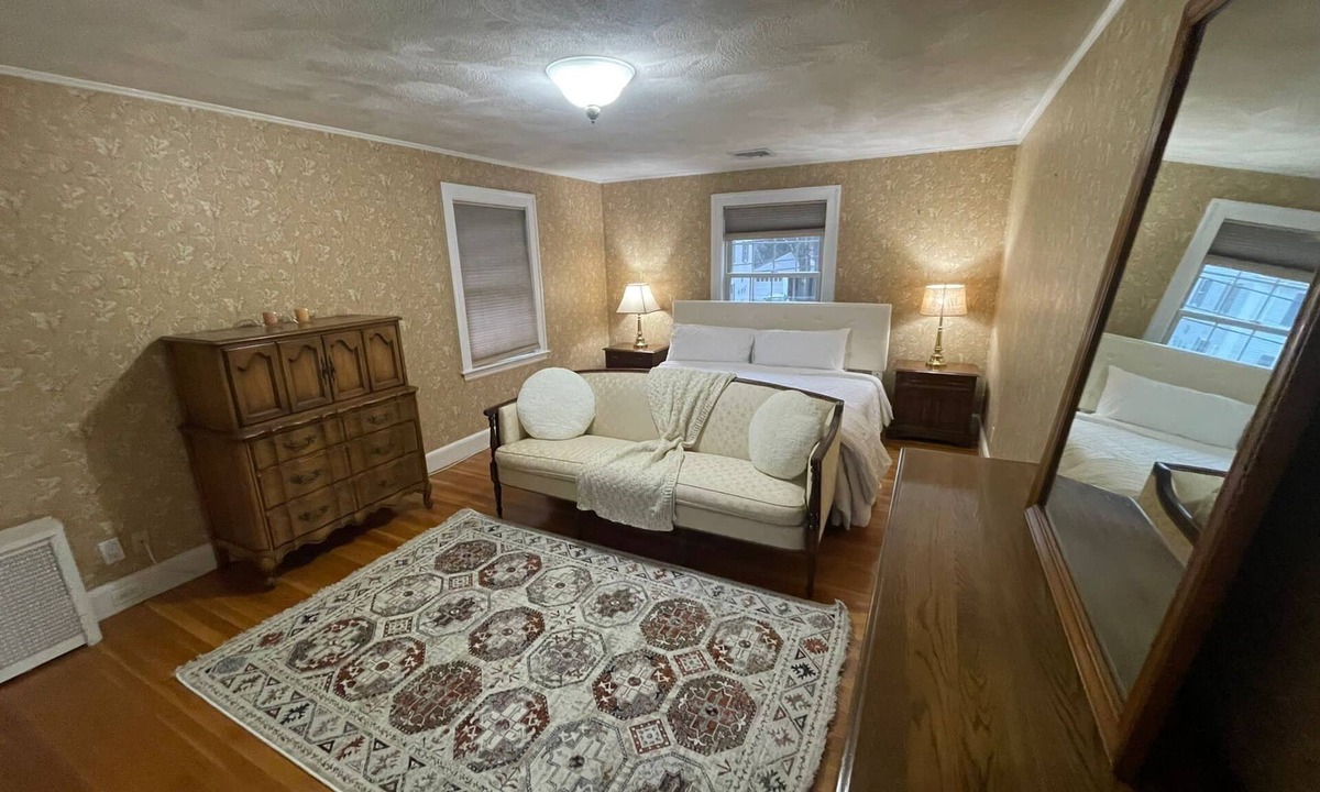 Arlington House | Beautiful Spacious 4BRM House!