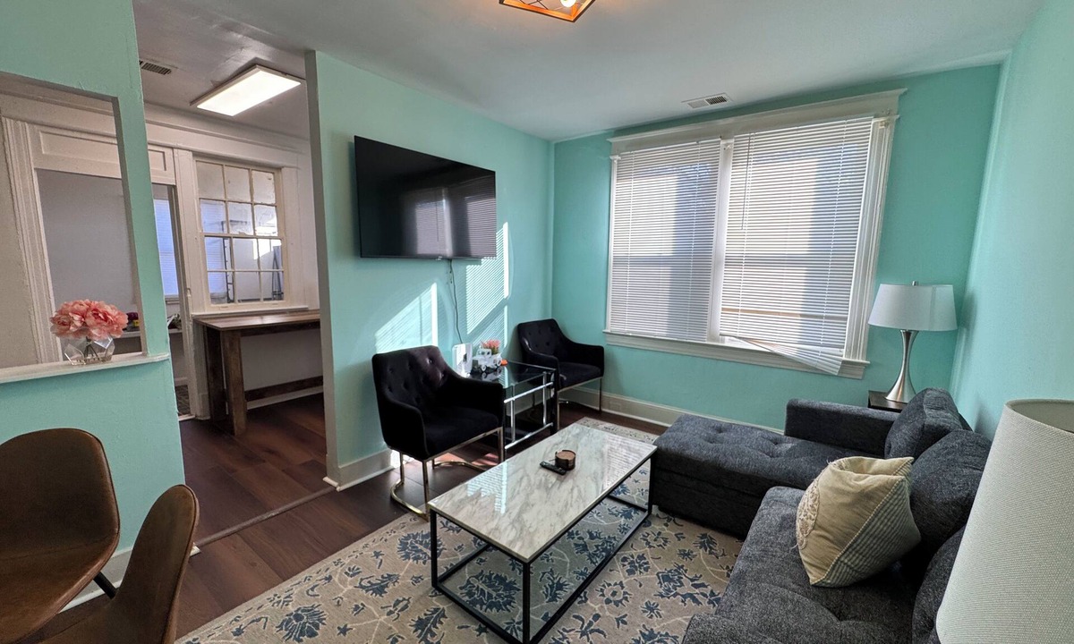 Anacostia Apartment | Beautiful Spacious Apartment 5 Beds with Easy Parking