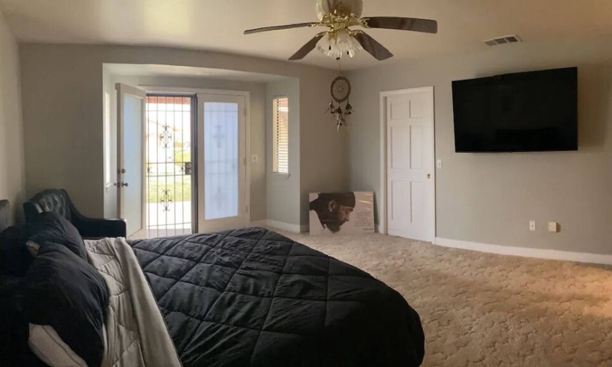 Hesperia House | Beautiful, spacious, and cozy 3bed -2bath home in the serene high desert.