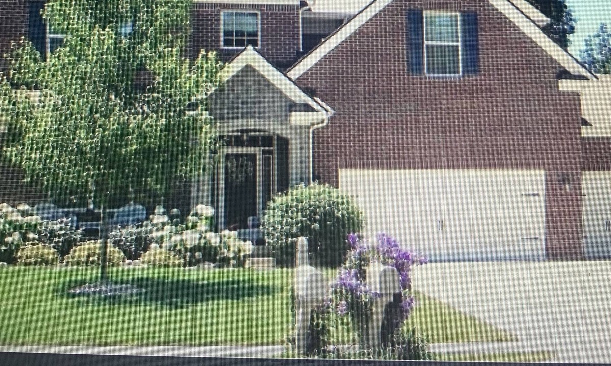Avon House | Beautiful, Spacious Avon Home close to downtown and Speedway