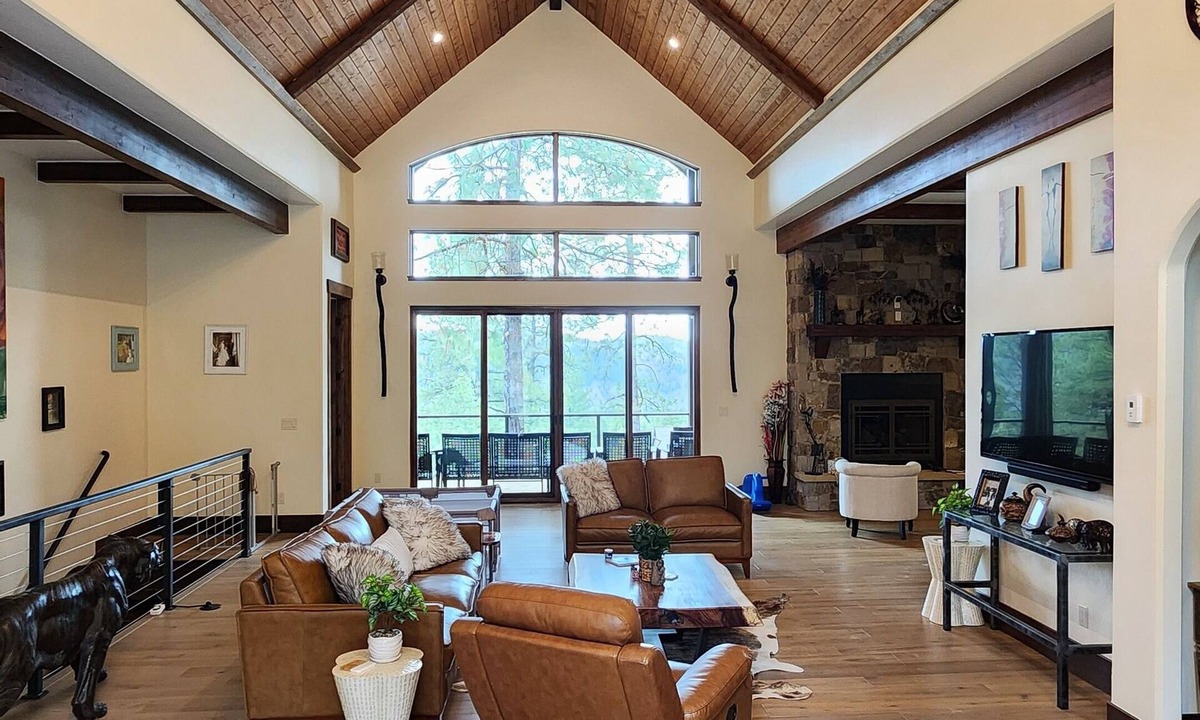 Edgemont Ranch House | Beautiful spacious mountain home 15 minutes from downtown Durango
