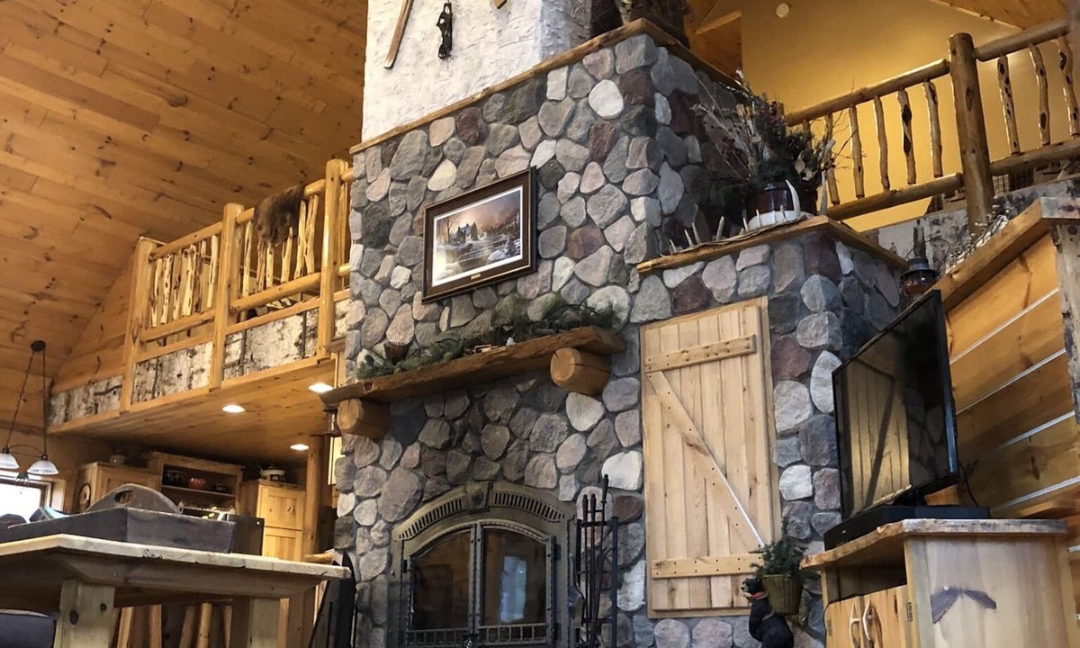 Trego House | Beautiful spacious secluded log home located feet from ATV/snowmobile Trails