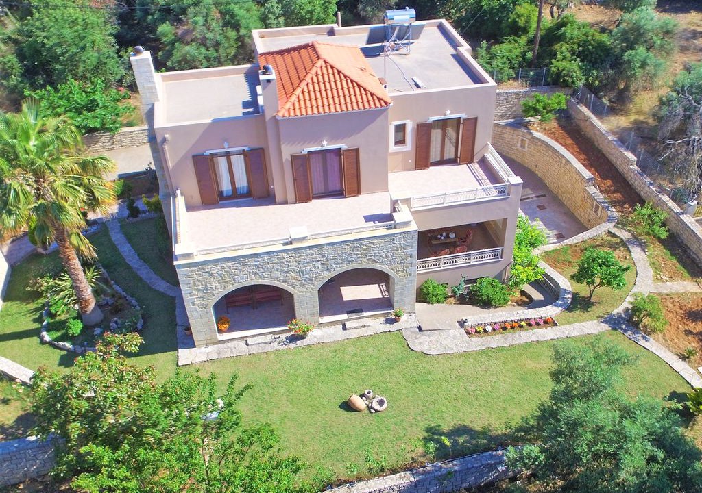 Prines Villa | Beautiful spacious villa for 8, Near taverns & mini markets, Ideal for families