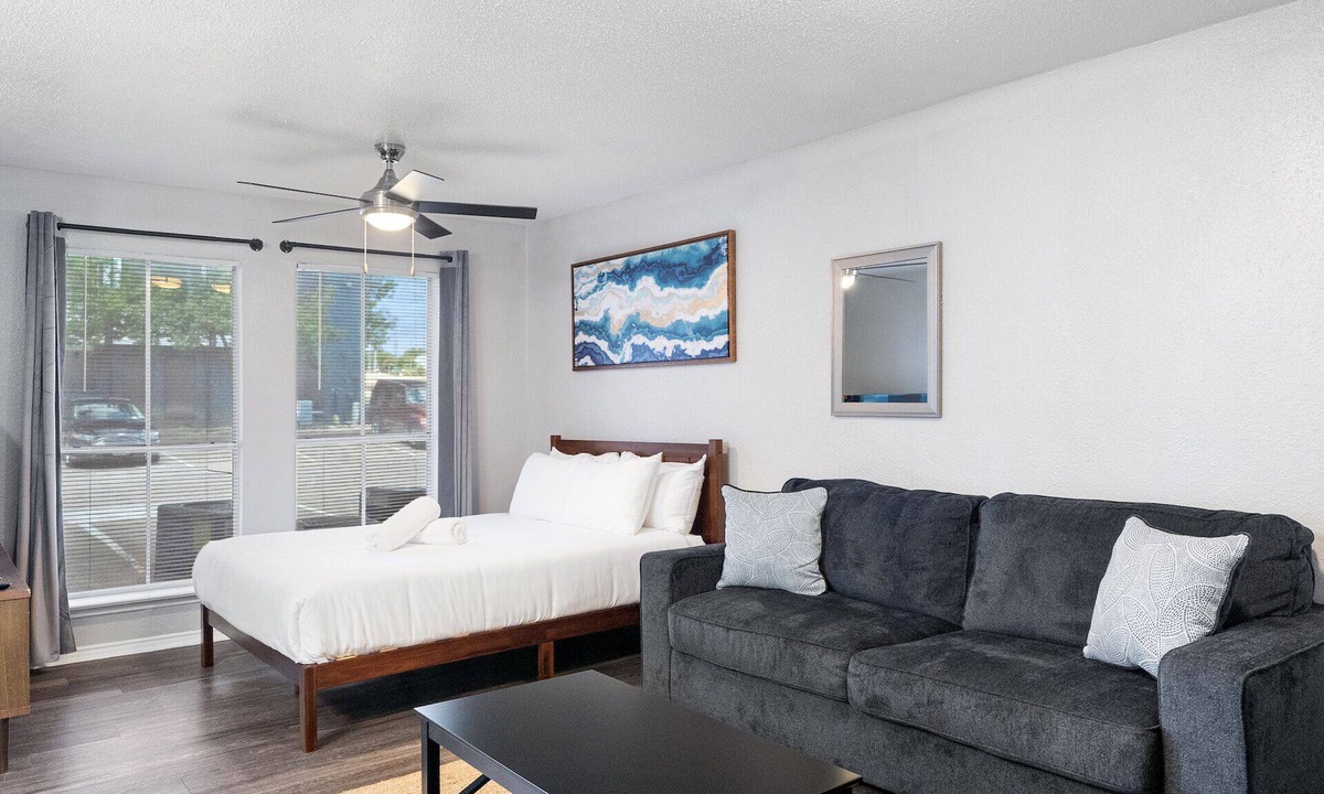 University Hills and Windsor Park Apartment | Beautiful Studio in University Hills 8lc1